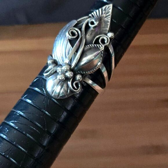 Native Women's Silver Jewelry Squash blossom ring Signed by Artist 1950's - Picture 3 of 8